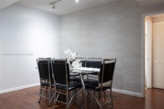 18800 NE 29th Ave, Unit 224 in Miami, FL - Building Photo - Building Photo