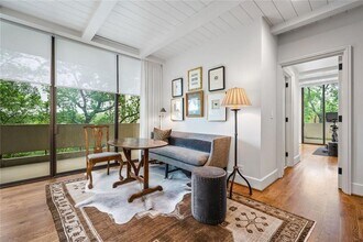 2575 Peachtree Rd in Atlanta, GA - Building Photo - Building Photo