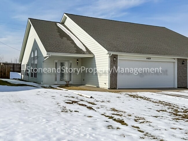 4429 SE Oakview Ln in Topeka, KS - Building Photo - Building Photo