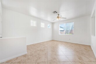 10647 Solar Hawk Ave in Las Vegas, NV - Building Photo - Building Photo