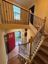 16 Elmwood St, Unit #1 in South Grafton, MA - Foto de edificio - Building Photo