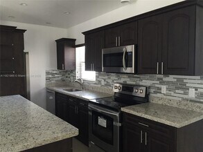 1340 NE 177th St in North Miami Beach, FL - Building Photo - Building Photo