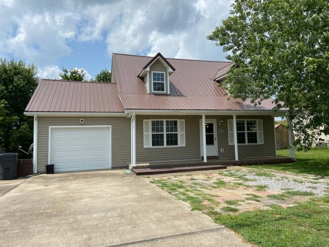 685 Artic Ave in Oak Grove, KY - Building Photo - Building Photo