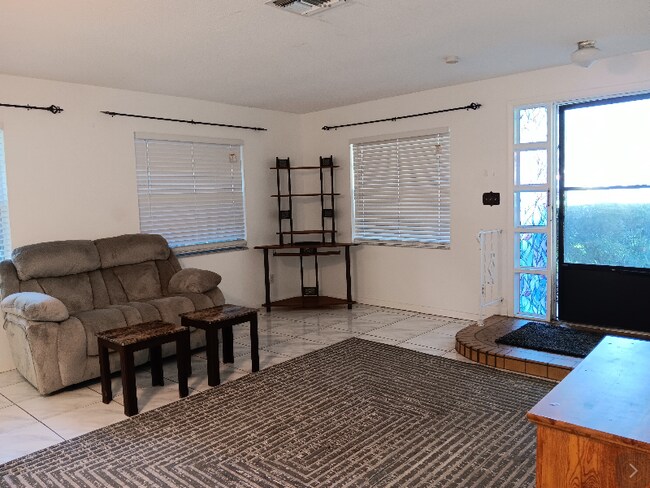 137 White St in Daytona Beach, FL - Building Photo - Building Photo