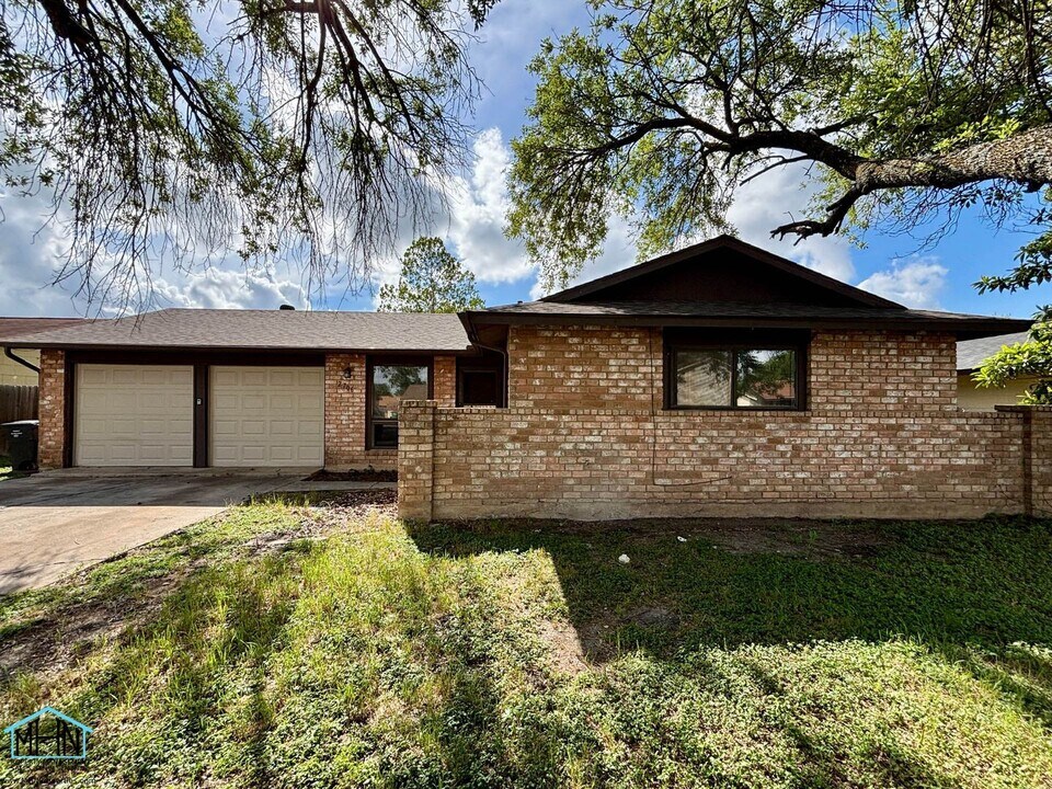 2706 Lake Meadow St in San Antonio, TX - Building Photo