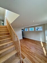 2606 Larkins Way in Pittsburgh, PA - Foto de edificio - Building Photo