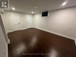 123 Carmen Crescent in Vaughan, ON - Building Photo - Building Photo