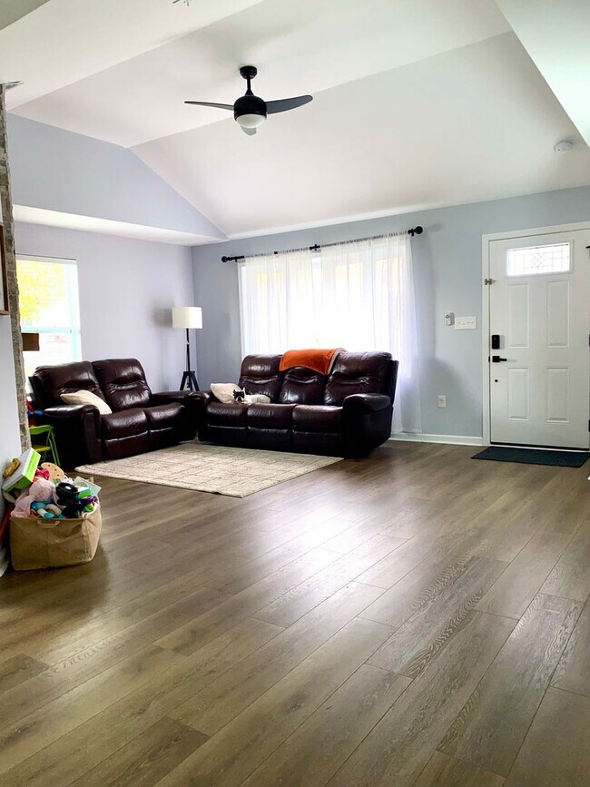 907 Alfred Dr in Pasadena, MD - Building Photo - Building Photo