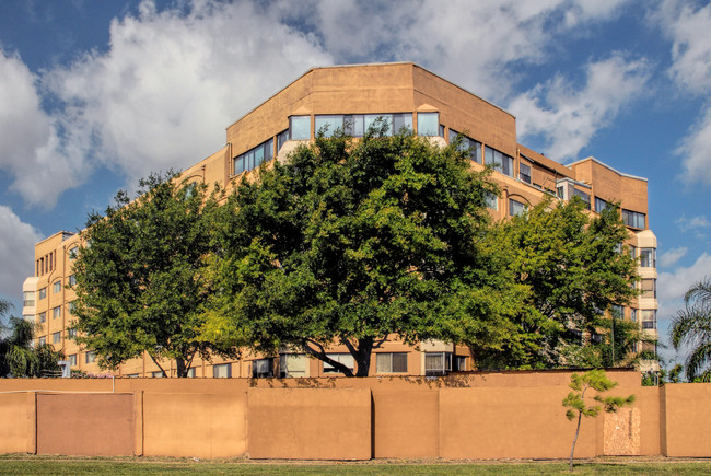 Atrium Cellini in Houston, TX - Building Photo - Building Photo