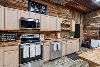 1450 N Ulmer St in Greenwood, AR - Building Photo - Building Photo