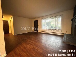 13636 E Burnside St in Portland, OR - Foto de edificio - Building Photo