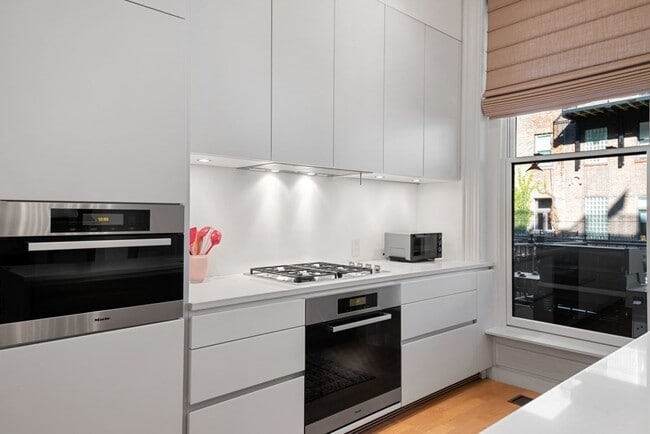 10 Worcester Sq, Unit 2