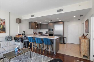 175 1st St S in St. Petersburg, FL - Foto de edificio - Building Photo