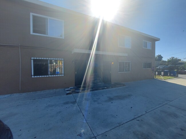 155 W 85th Plz in Los Angeles, CA - Foto de edificio - Building Photo