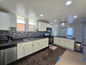 8016 S Wolcott Ave in Chicago, IL - Building Photo - Building Photo