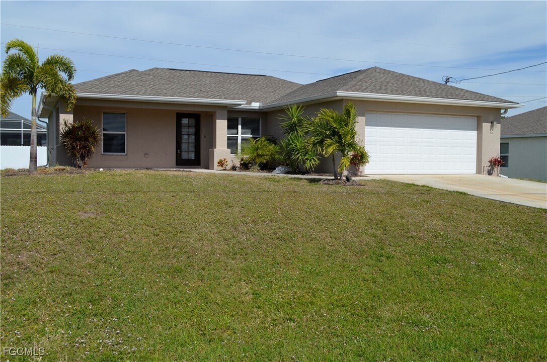 1211 SW Embers Terrace in Cape Coral, FL - Building Photo