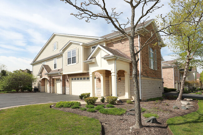 1359 Scarboro Rd in Schaumburg, IL - Building Photo - Building Photo