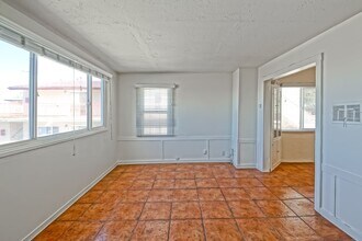 3809 Crest Dr in Manhattan Beach, CA - Building Photo - Building Photo