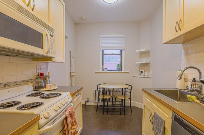 11 Gorham St, Unit 9 in Boston, MA - Foto de edificio - Building Photo