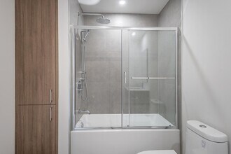 220 Bd Harwood in Vaudreuil-dorion, QC - Building Photo - Building Photo