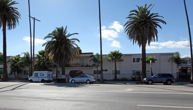 12625 San Fernando in Sylmar, CA - Foto de edificio - Building Photo