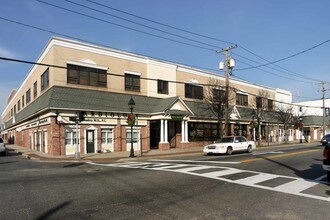 Bayshore Professional Plaza in Bay Shore, NY - Building Photo - Building Photo