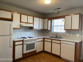 202 Deer Creek Dr in Jacksonville, NC - Building Photo - Building Photo