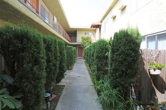 3748 Midvale Ave in Los Angeles, CA - Building Photo - Building Photo