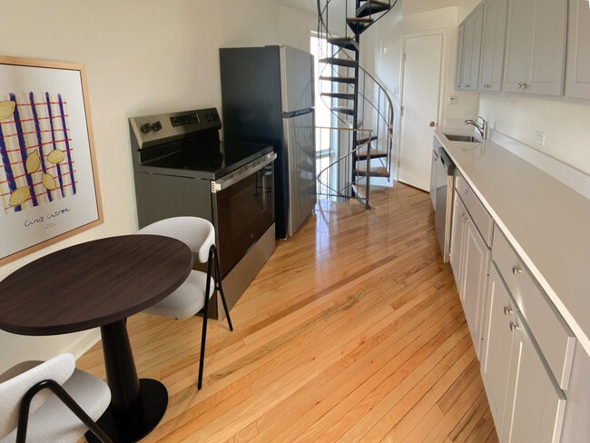 2644 Green Bay Rd, Unit 3 in Evanston, IL - Building Photo - Building Photo