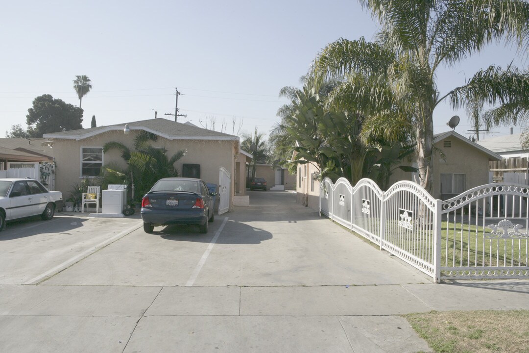 5906 Muller St in Bell Gardens, CA - Building Photo