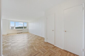 5355 Henry Hudson Pkwy W in Bronx, NY - Building Photo - Building Photo