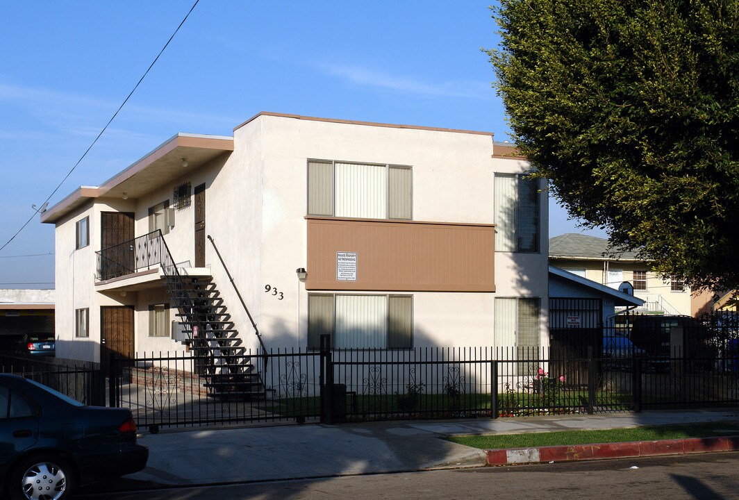 933 S Grevillea Ave in Inglewood, CA - Building Photo