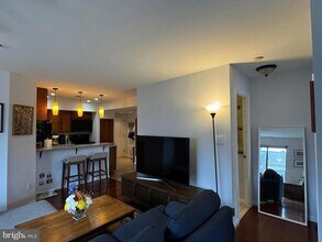 1029 N Stuart St in Arlington, VA - Building Photo - Building Photo