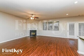 520 Palm Springs Cir in Fairburn, GA - Foto de edificio - Building Photo