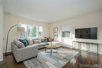 440 Columbus Ave in Harrison, NY - Building Photo - Building Photo