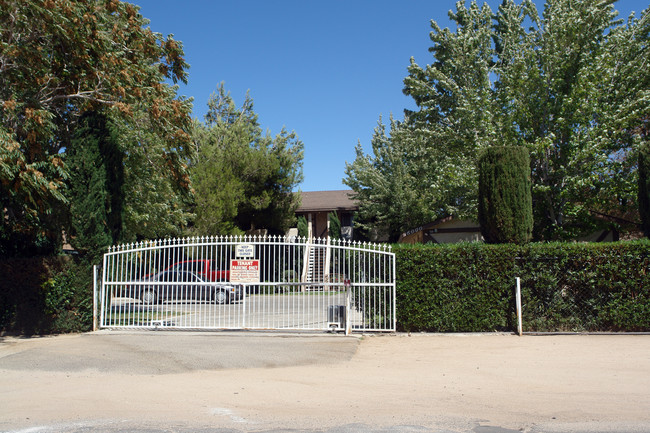 16000 Olive St in Hesperia, CA - Foto de edificio - Building Photo