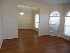 2717 Creek Valley Dr in Garland, TX - Building Photo - Building Photo