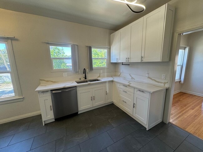 467 N Orange Grove Ave in Los Angeles, CA - Building Photo - Building Photo
