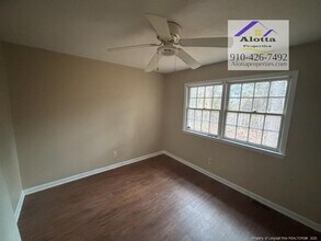 4212 S Dowfield Dr in Fayetteville, NC - Foto de edificio - Building Photo