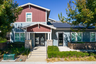 Compass Rose in Fullerton, CA - Foto de edificio - Building Photo