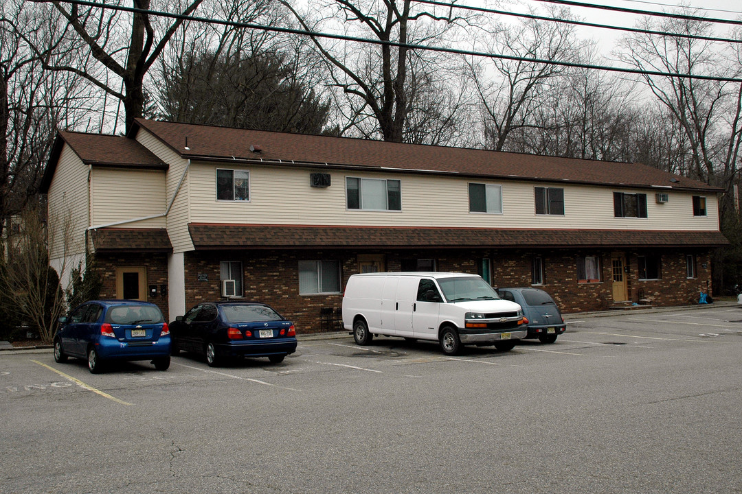 18-24 Star Lake Rd in Bloomingdale, NJ - Building Photo