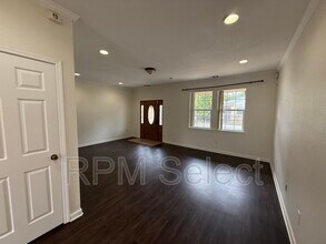 3329 San Jose Way in Sacramento, CA - Building Photo - Building Photo