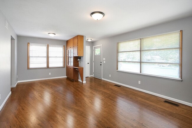 property at 1817 Elaine Dr