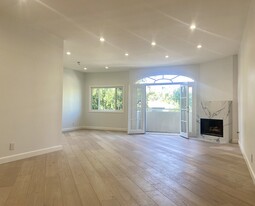 120 N Swall Dr, Unit 206 in Los Angeles, CA - Building Photo