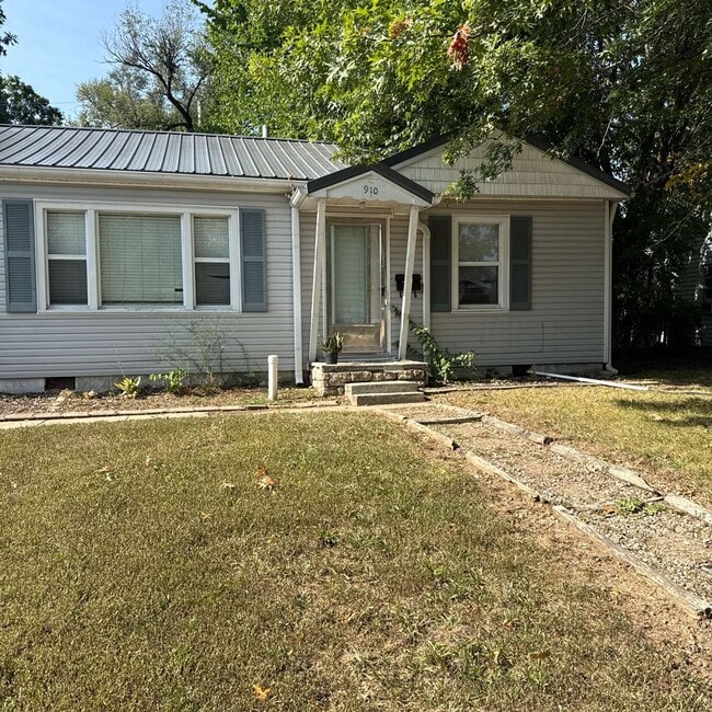 property at 910 Vest Dr