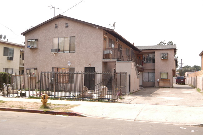 6827 Radford Ave in North Hollywood, CA - Building Photo - Building Photo