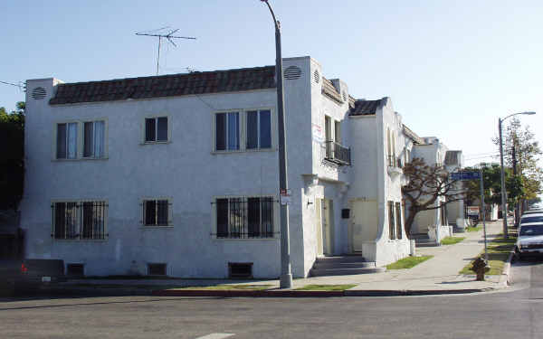 3049--3059 1/2 W 11th St in Los Angeles, CA - Building Photo