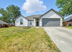 2703 Whetstone Dr in Corinth, TX - Building Photo - Building Photo