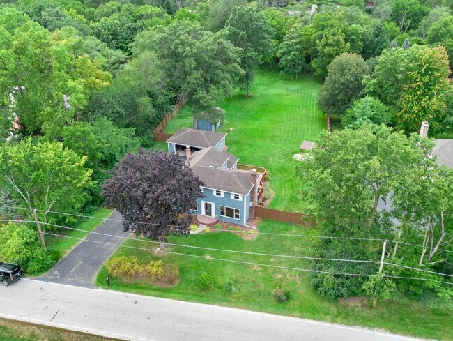8S492 Bell Dr in Naperville, IL - Building Photo - Building Photo