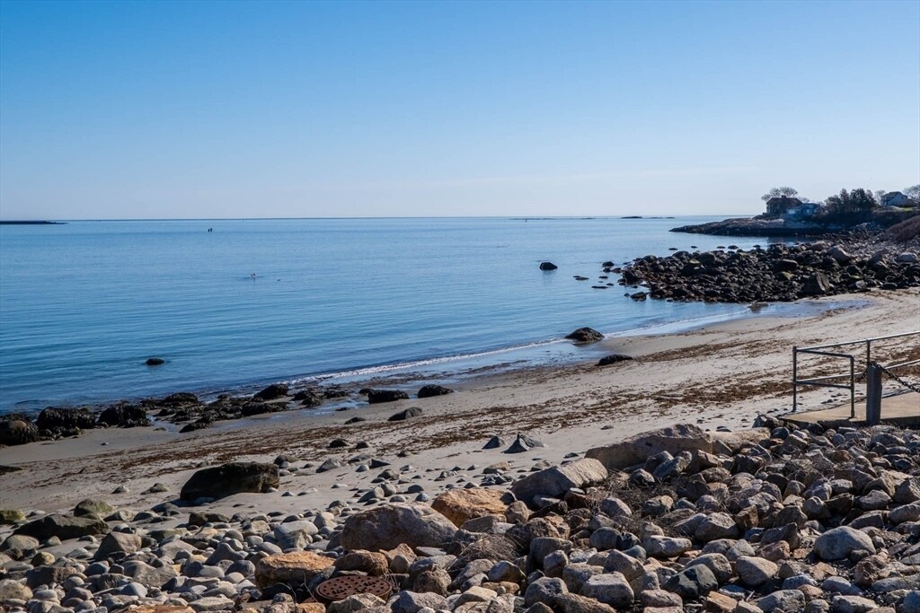 20 Smith Rd in Rockport, MA - Building Photo